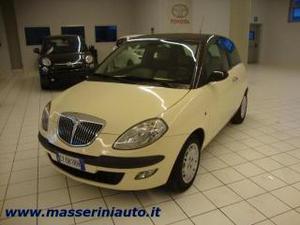 Lancia ypsilon v oro