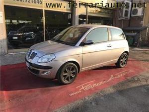 Lancia ypsilon 1.2 argento neopatentati