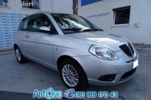 Lancia ypsilon 1.3 mjt 75 cv argento