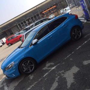 Volvo v 40 D3 momentum R-design