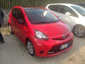 Toyota aygo v vvt-i 5 porte active bicol red & black