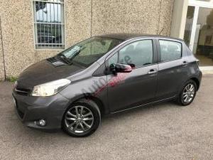 Toyota yaris 1.0 5 porte lounge "per neopatentati"