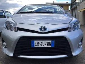 Toyota yaris 1.5 hybrid 5 porte lounge piÃ¹ gpl