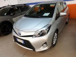 Toyota yaris 3 serie 15 hybrid 5 porte lounge pi