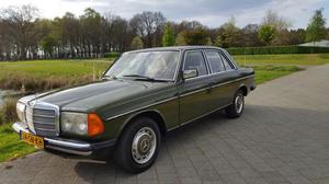 Mercedes Benz - 250 W