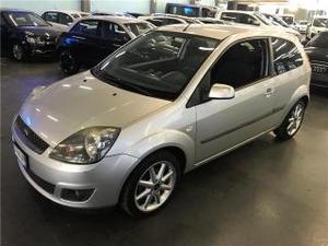 Ford fiesta v 3p. titanium ok neopatentati