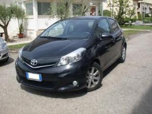 Toyota yaris 1.3 5 porte lounge 100 cv benzina