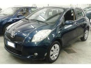 Toyota yaris 1.3 5 porte sol cambio aut.