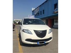 Lancia ypsilon  cv neo patentati come nuova