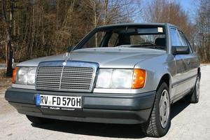 Mercedes-Benz - 230 E (W