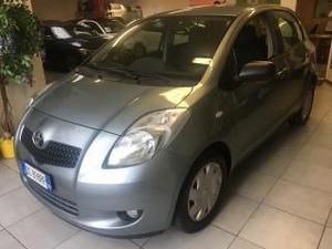 Toyota yaris 1.3 5 porte cambio aut.