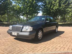 Mercedes-Benz - 200 E - 