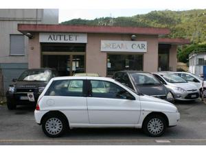 Lancia Ypsilon v Benzina Adatta A Neopatentati