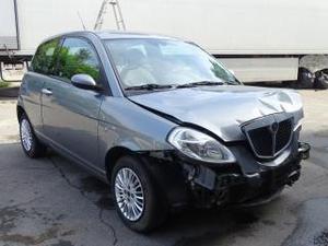 Lancia ypsilon 1.3 mjt 75 cv argento