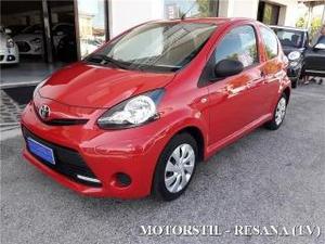 Toyota aygo v vvt-i 3 porte active connec