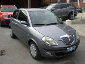 Lancia ypsilon v argento solo  km !!!