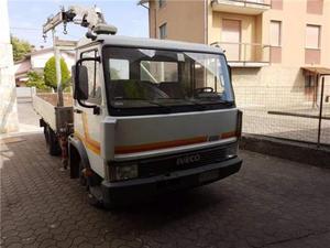 Iveco 50-9-con gru-patente c