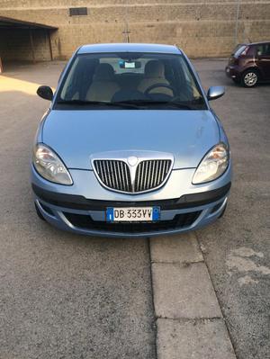 Lancia ypsilon argento