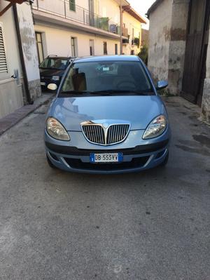 Lancia ypsilon argento