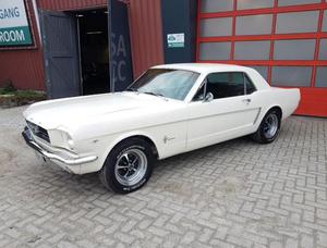 Ford - Mustang Hardtop Coupe - metà 