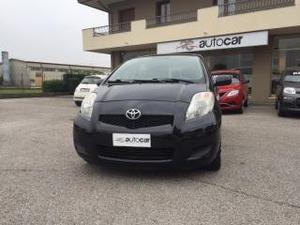 Toyota yaris 1.3 5 porte sol