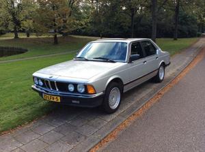 BMW 732i - 