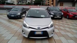 Toyota yaris 1.5 hybrid 5 porte lounge