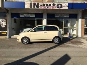 Lancia ypsilon 1.2 oro bianco neopatentato