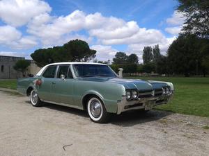 Oldsmobile - F85 Deluxe - 