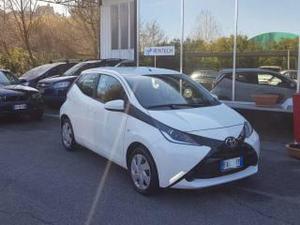 Toyota aygo 1.0 vvt-i 69 cv 5 porte x-play cool white