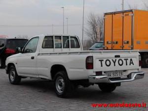 Toyota hilux 2.4 d 2wd 2p. pick-up cassonato