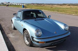 Porsche - 911 Carrera - 