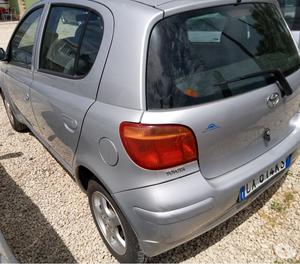 toyota yaris  benzina 5 porte molto economica