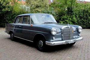 Mercedes-Benz - W110 Heckflosse 190C - 