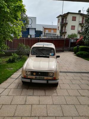 RENAULT 4 PARISIENNE