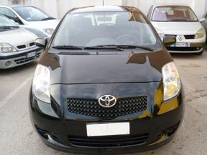 Toyota Yaris 1.0 5p. Now