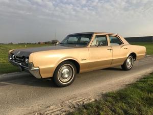 Oldsmobile - F85 Sedan - 