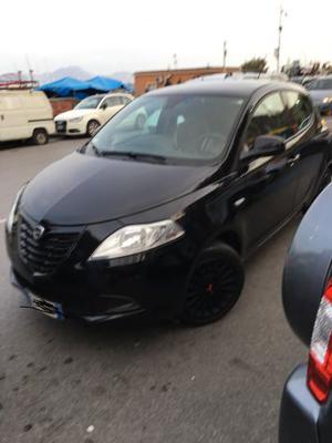 Lancia ypsilon 3serie elefantino rosso