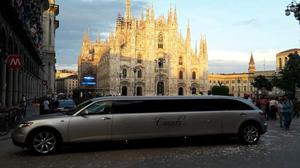 Infiniti fx35 stretch limousine