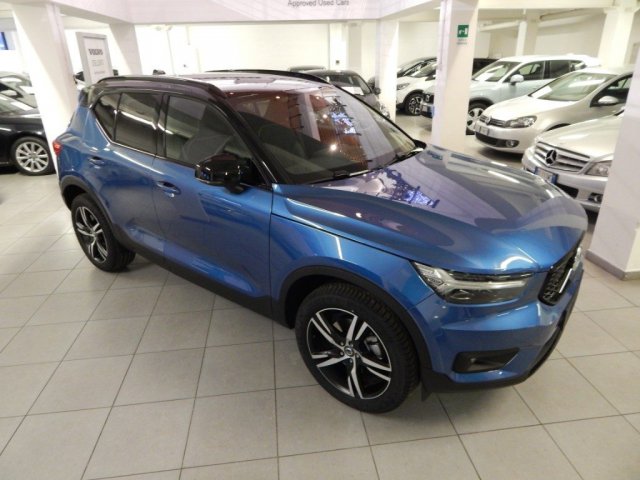 Volvo XC40 t3-geartronic-r-design-pronta-consegna