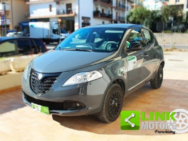 Lancia Y 0.9 Twinair 85 CV 5 porte Metano Ecochic Elefantin