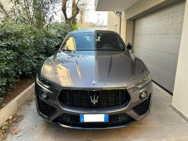 Maserati Levante V CV AWD Gransport