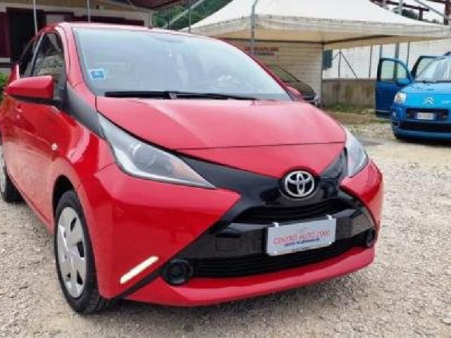 Toyota Aygo 1.0 VVT-i 69 CV 5 porte x-play